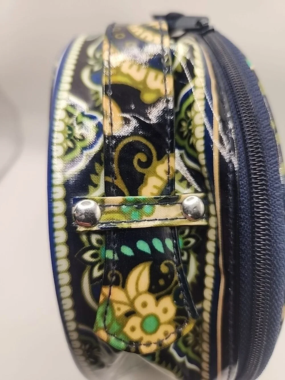 VERA BRADLEY Round Vinyl Makeup Bag Blue, Aqua & Green.